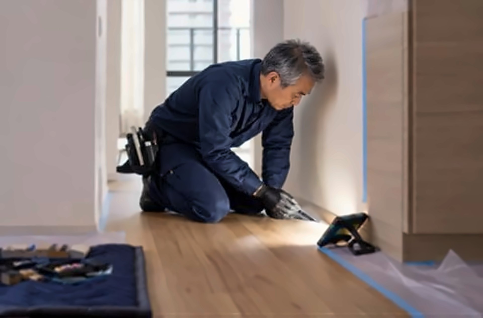 床まわりの補修作業